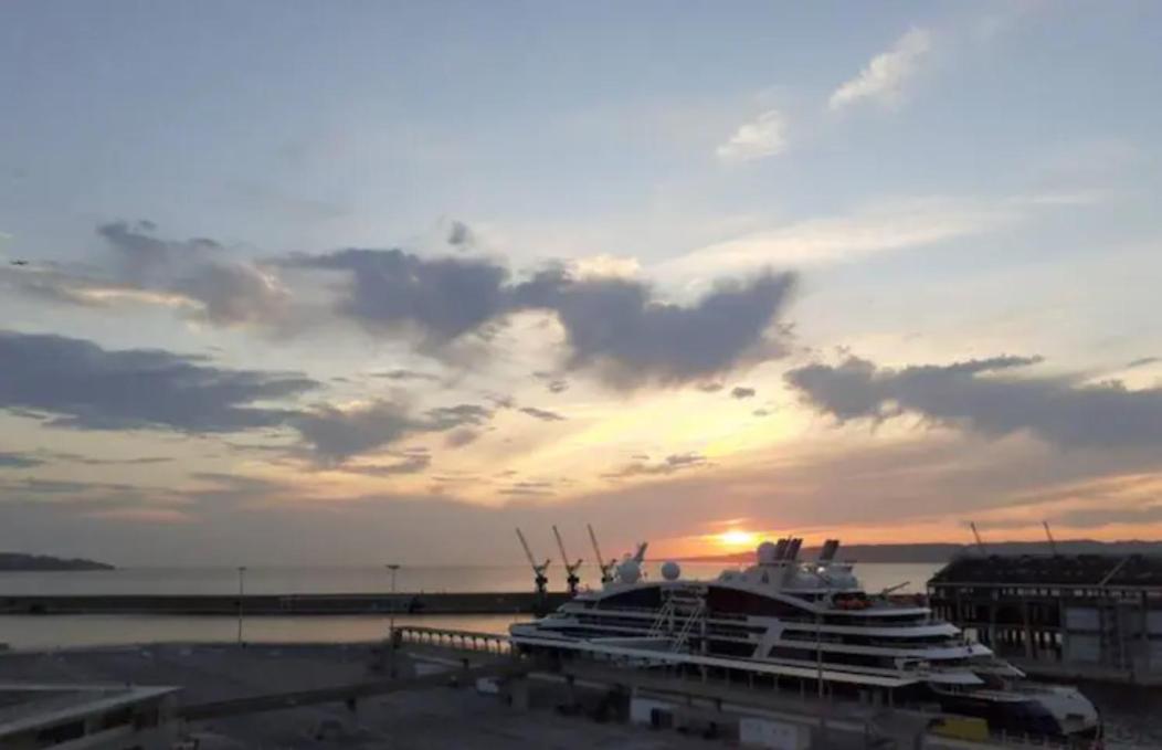 T2 Vue Mer Au Pied De La Major Marseille Exteriör bild